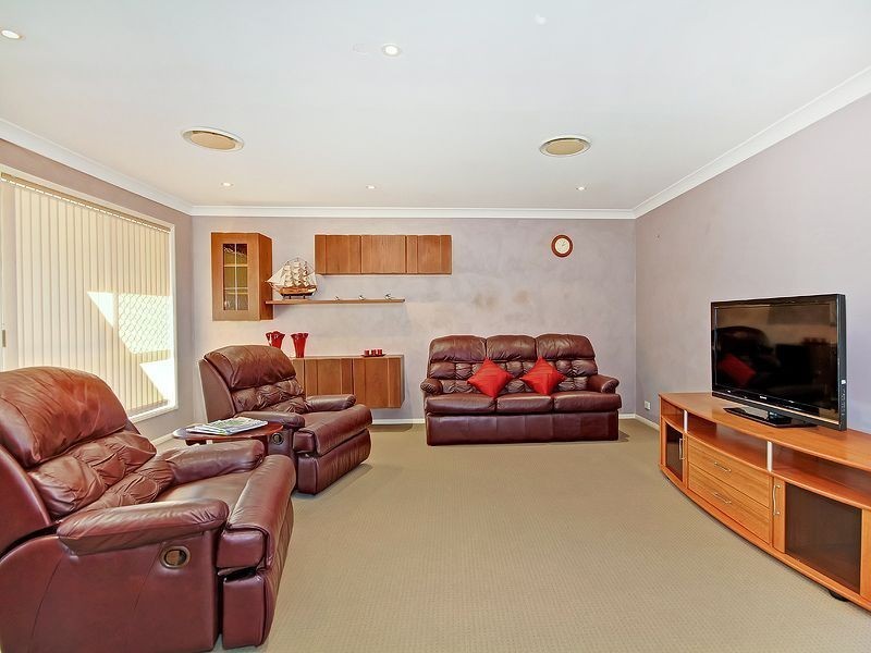 8 Kauri Place, Seventeen Mile Rocks QLD 4073