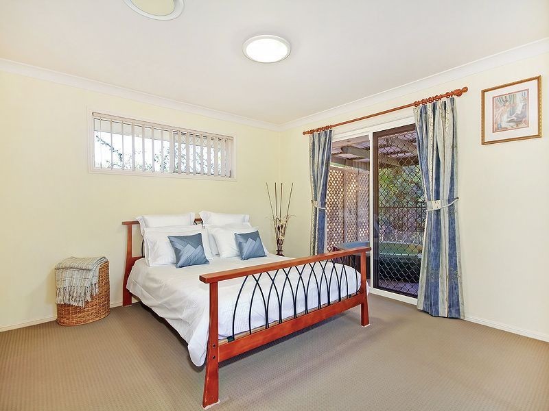 8 Kauri Place, Seventeen Mile Rocks QLD 4073