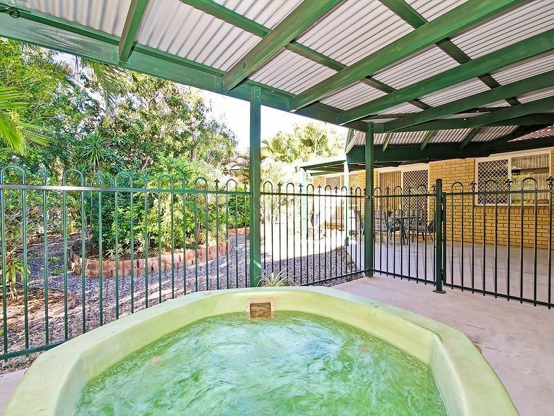 8 Kauri Place, Seventeen Mile Rocks QLD 4073