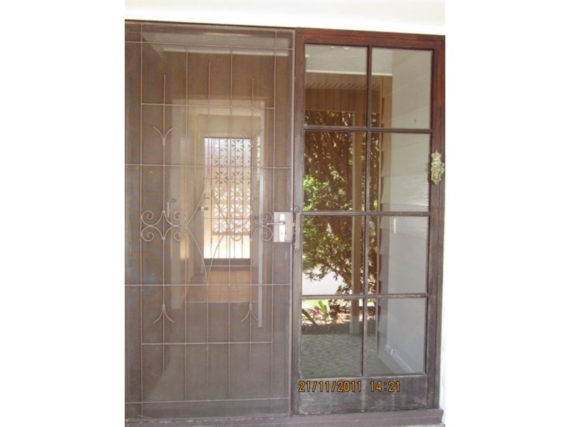 2 Whitian Street, Chapel Hill QLD 4069