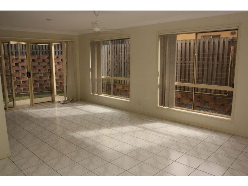 13 Homebush Cresecent, Sinnamon Park QLD 4073