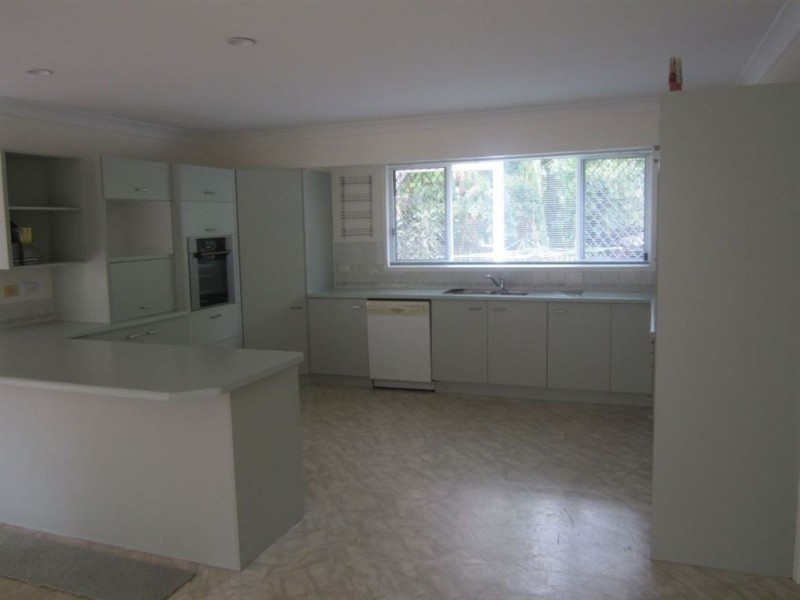 5 Castlewood Close, Kenmore Hills QLD 4069