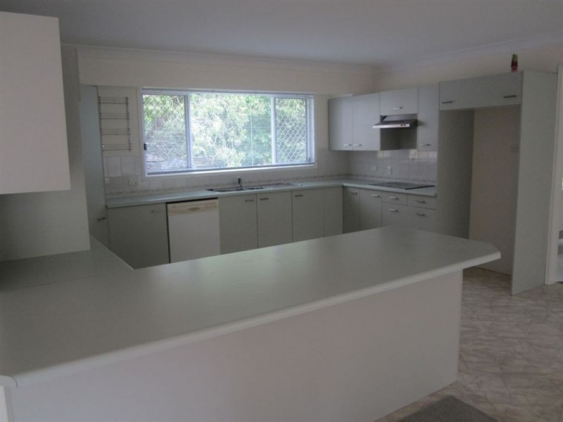 5 Castlewood Close, Kenmore Hills QLD 4069