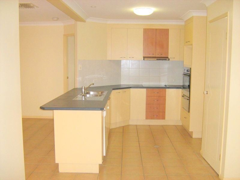 6 Tea Tree Crescent, Sinnamon Park QLD 4073