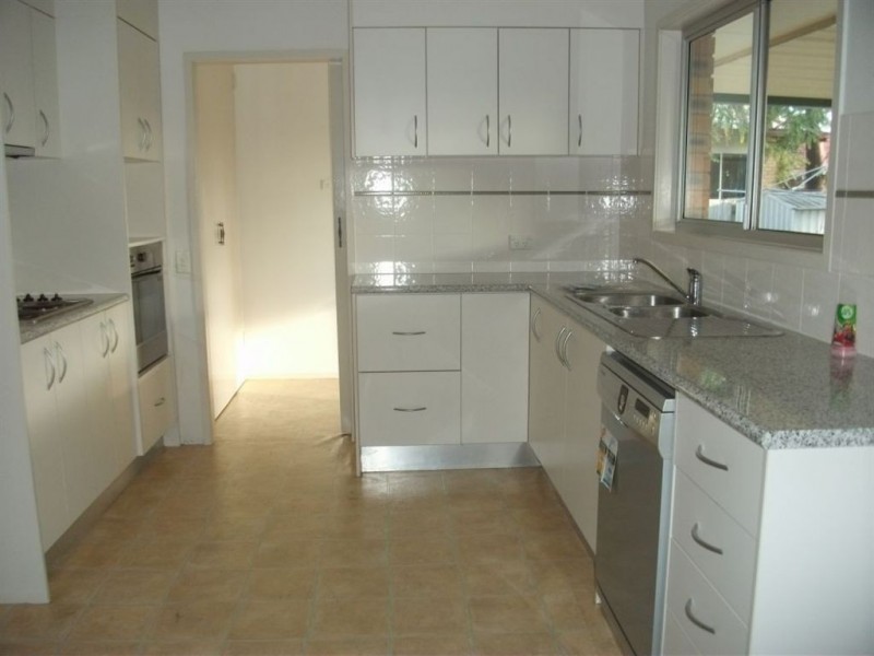 2 Kalbarri Street, Riverhills QLD 4074