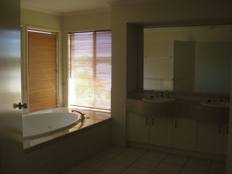 17 Hindmarsh Place, Westlake QLD 4074