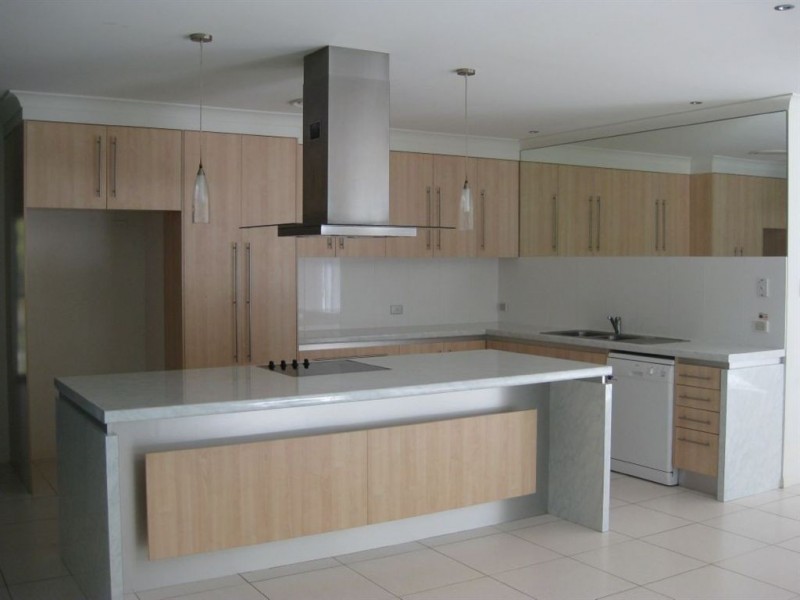 17 Highland Drive, Seventeen Mile Rocks QLD 4073