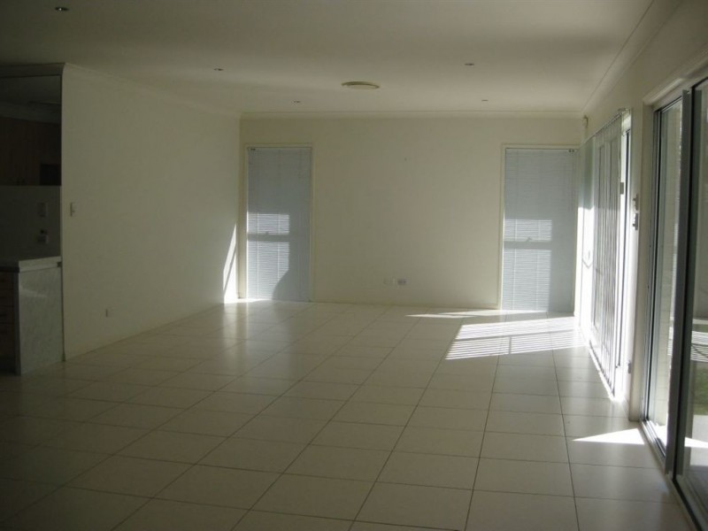17 Highland Drive, Seventeen Mile Rocks QLD 4073