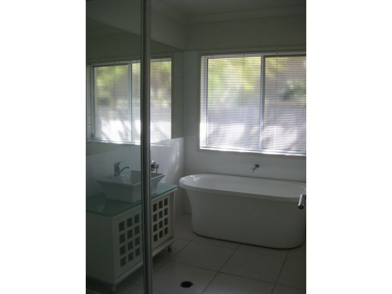 17 Highland Drive, Seventeen Mile Rocks QLD 4073