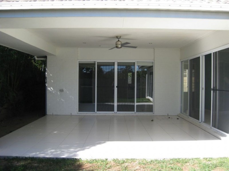 17 Highland Drive, Seventeen Mile Rocks QLD 4073