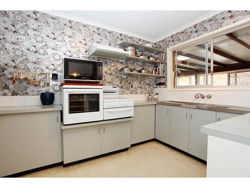 7 Poseidon Crescent, Jamboree Heights QLD 4074