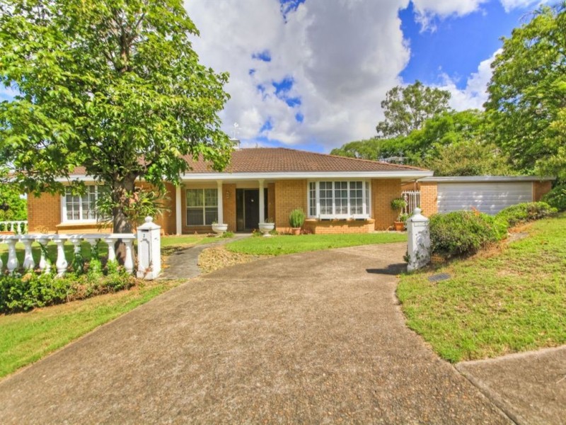 2 Bart Place, Chapel Hill QLD 4069
