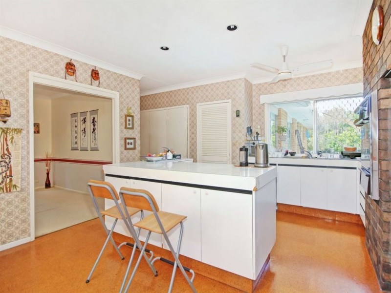 2 Bart Place, Chapel Hill QLD 4069