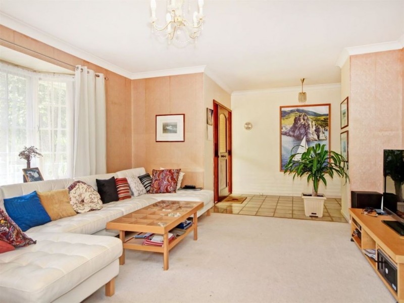 2 Bart Place, Chapel Hill QLD 4069