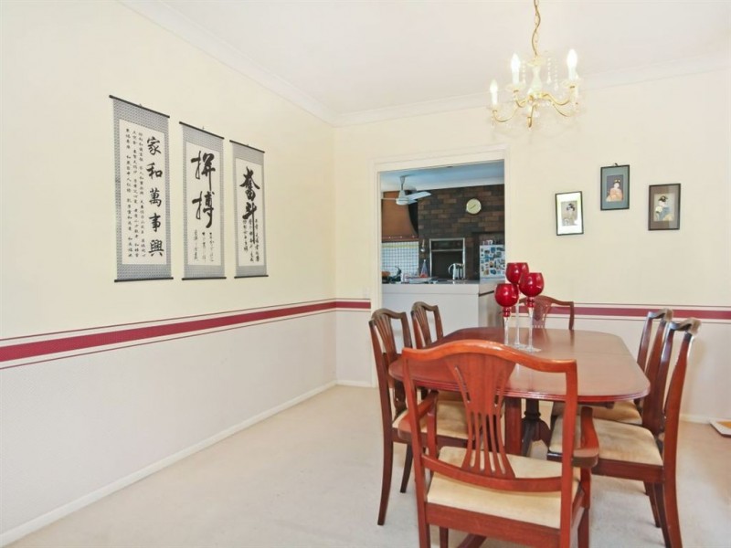 2 Bart Place, Chapel Hill QLD 4069