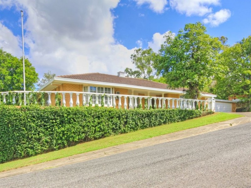 2 Bart Place, Chapel Hill QLD 4069
