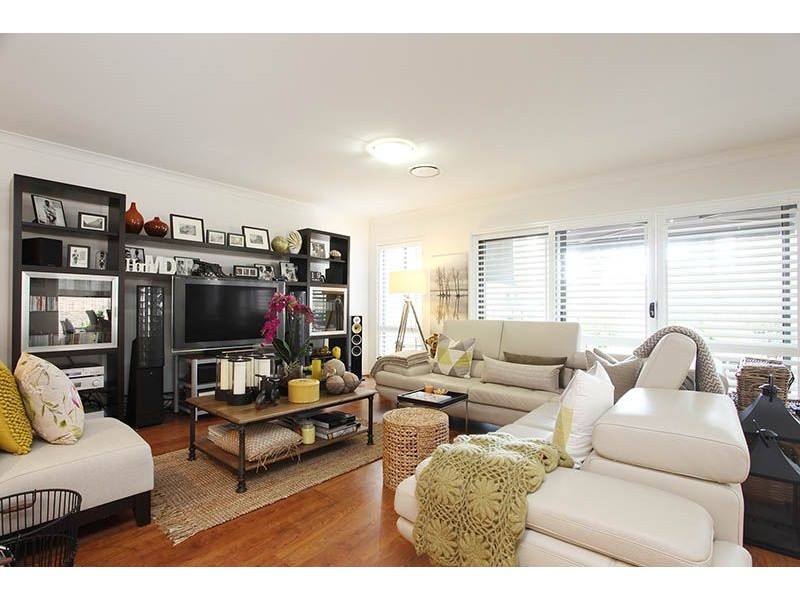 11 Fairway Circuit, Mount Ommaney QLD 4074