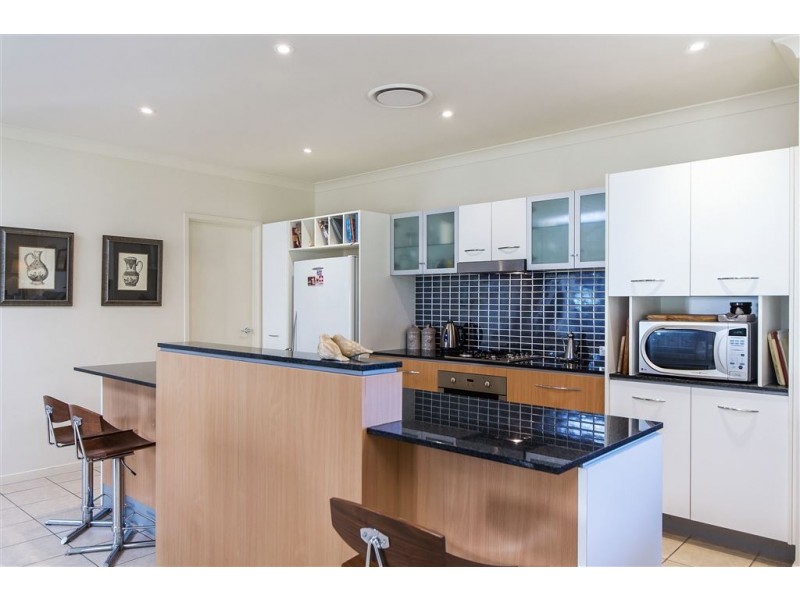 21 Fairway Court, Mount Ommaney QLD 4074