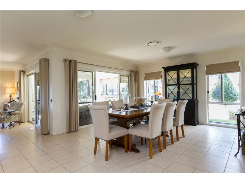 21 Fairway Court, Mount Ommaney QLD 4074