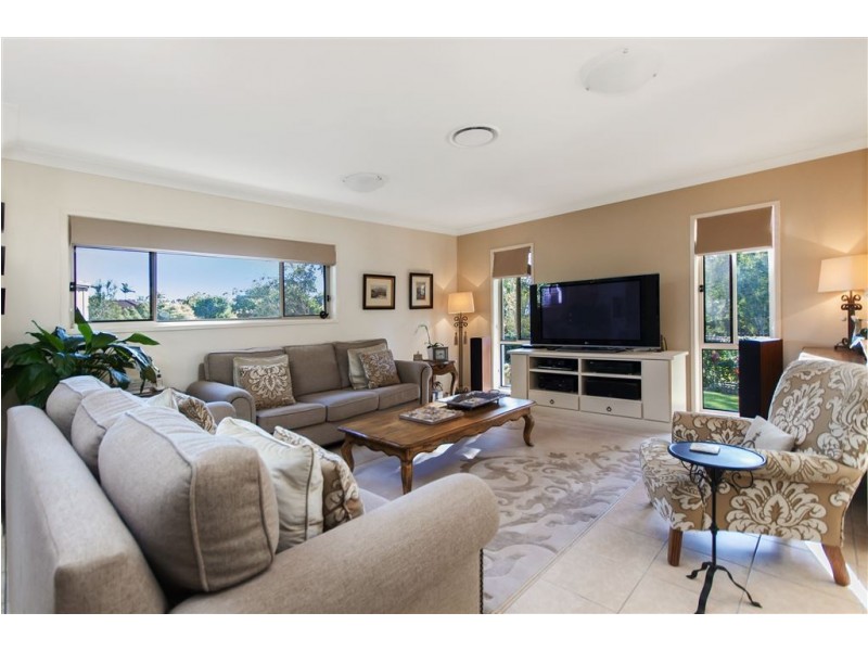 21 Fairway Court, Mount Ommaney QLD 4074