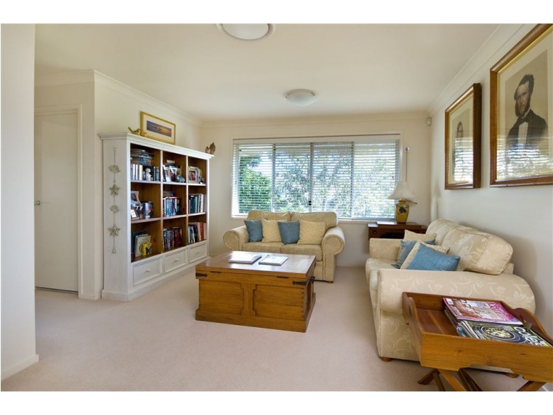 21 Fairway Court, Mount Ommaney QLD 4074