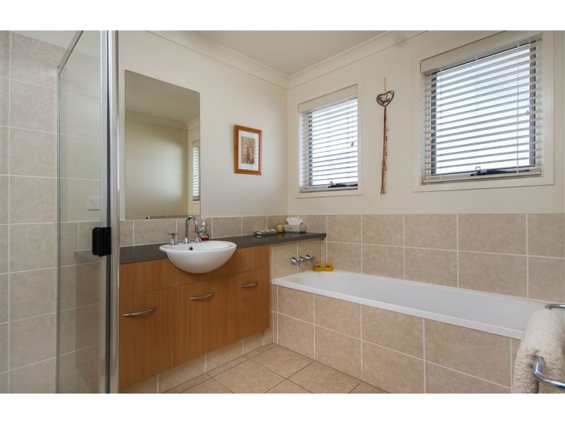 21 Fairway Court, Mount Ommaney QLD 4074