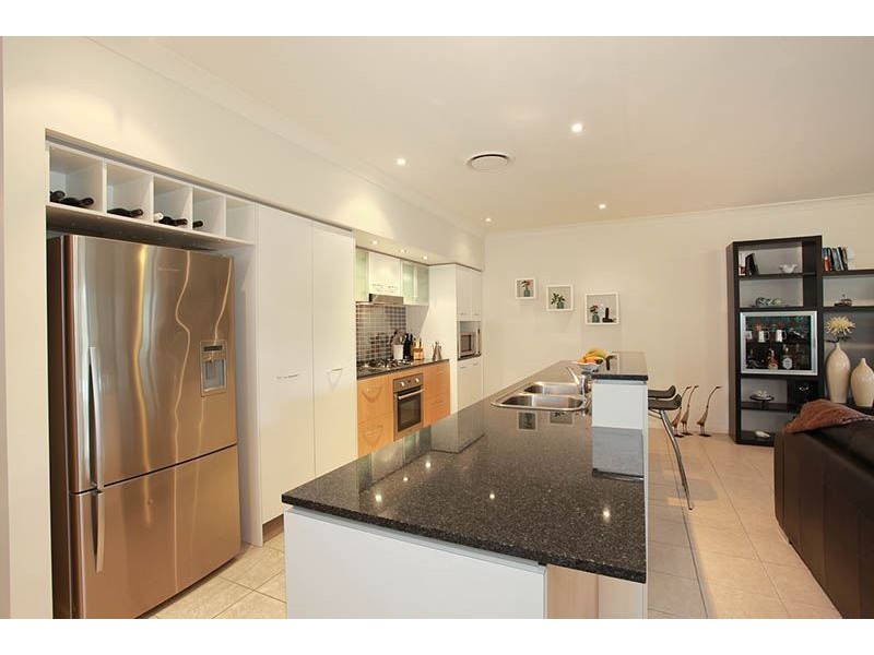 15 Fairway Court, Mount Ommaney QLD 4074
