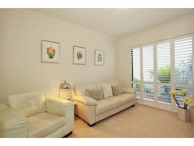 15 Fairway Court, Mount Ommaney QLD 4074