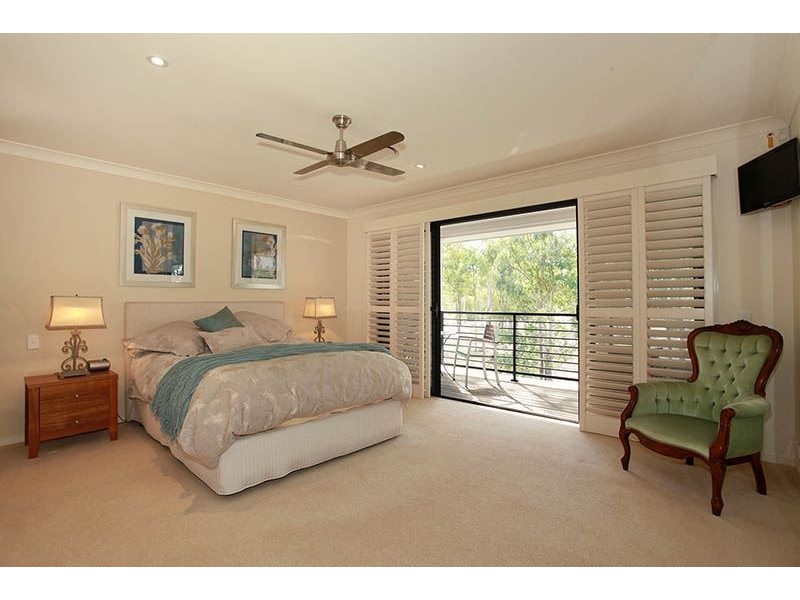 15 Fairway Court, Mount Ommaney QLD 4074