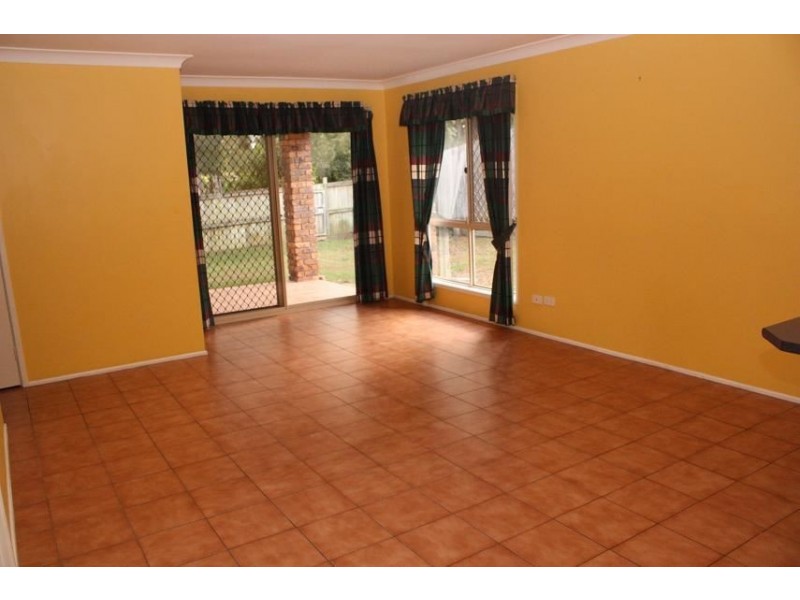 10 Radiata Place, Forest Lake QLD 4078