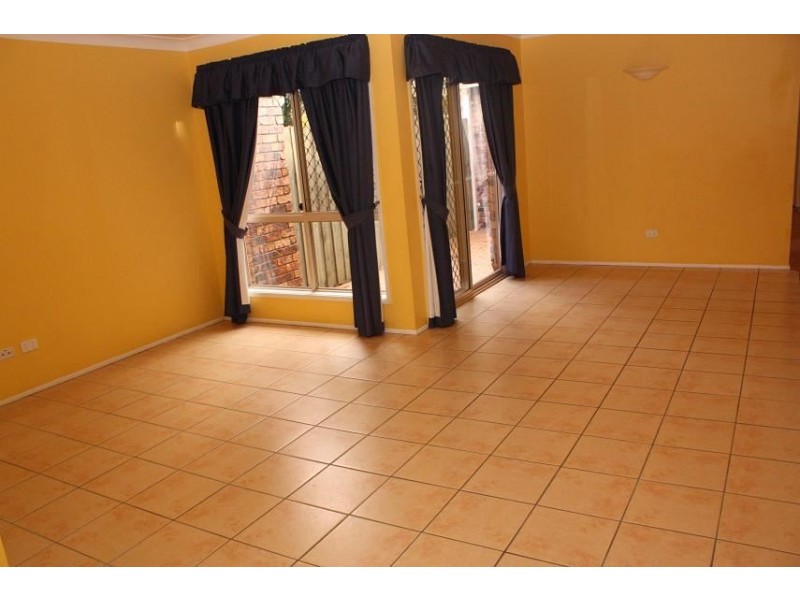 10 Radiata Place, Forest Lake QLD 4078