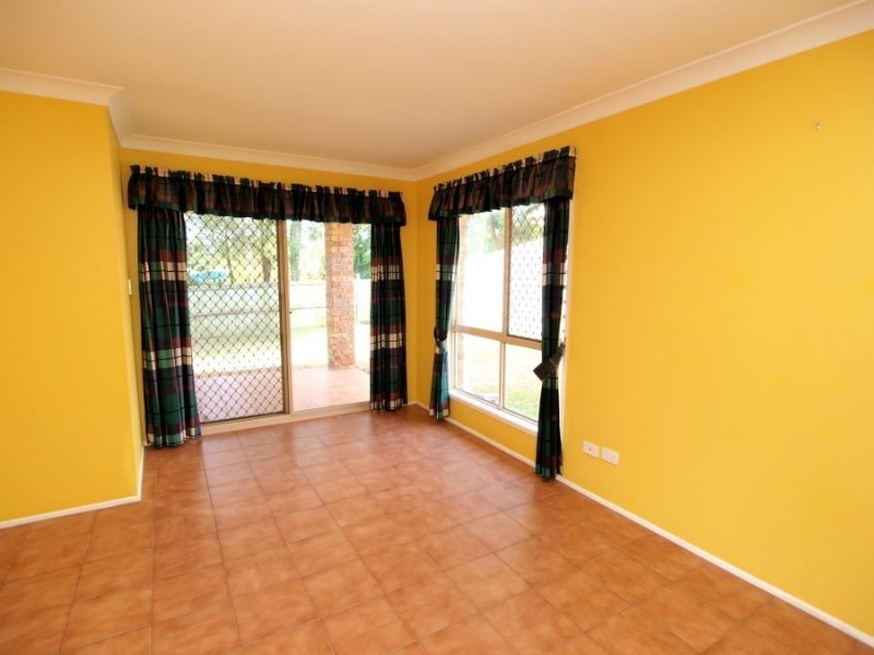 10 Radiata Place, Forest Lake QLD 4078