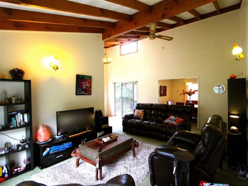 26 Ashburton Street, Chapel Hill QLD 4069