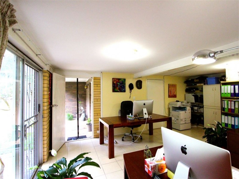 26 Ashburton Street, Chapel Hill QLD 4069