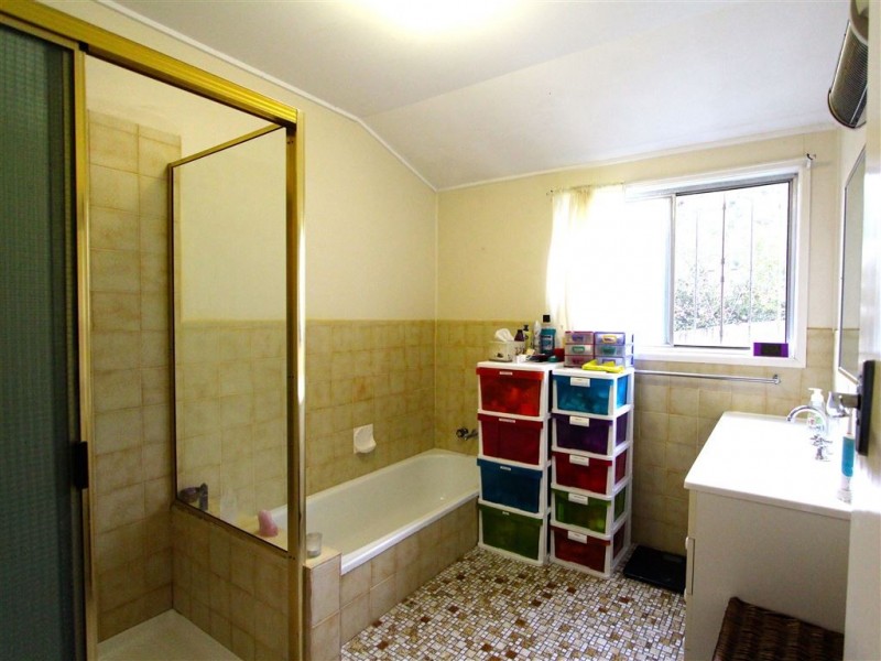 26 Ashburton Street, Chapel Hill QLD 4069