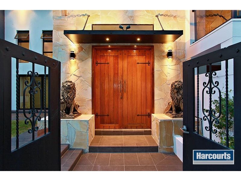 68 Mount Ommaney Drive, Jindalee QLD 4074