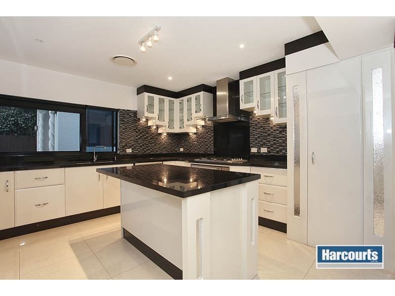 68 Mount Ommaney Drive, Jindalee QLD 4074