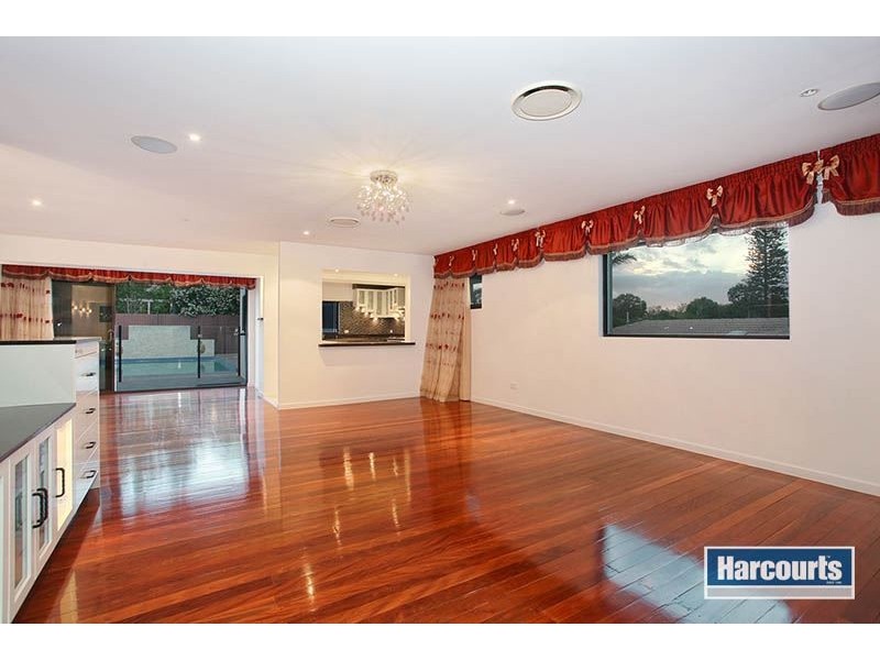 68 Mount Ommaney Drive, Jindalee QLD 4074