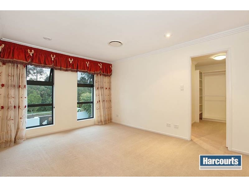 68 Mount Ommaney Drive, Jindalee QLD 4074