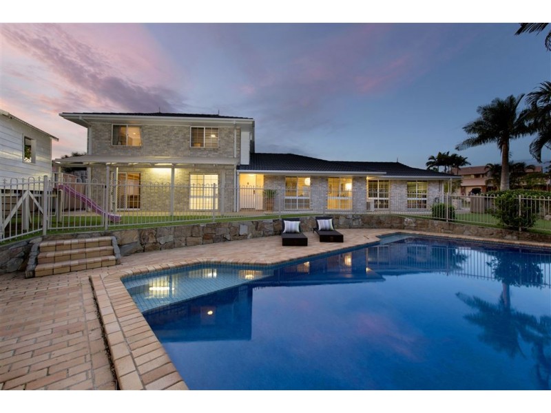 4 Saxby Close, Middle Park QLD 4074