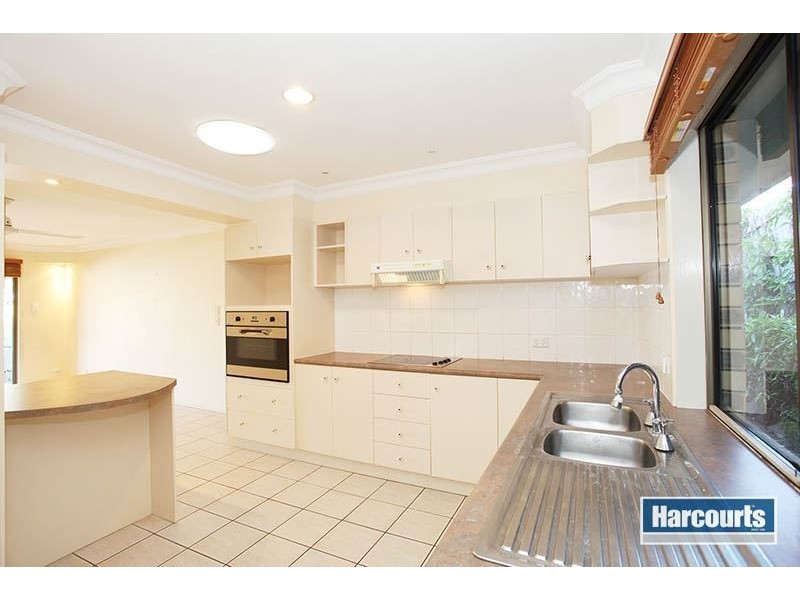2 Atlas Place, Chapel Hill QLD 4069