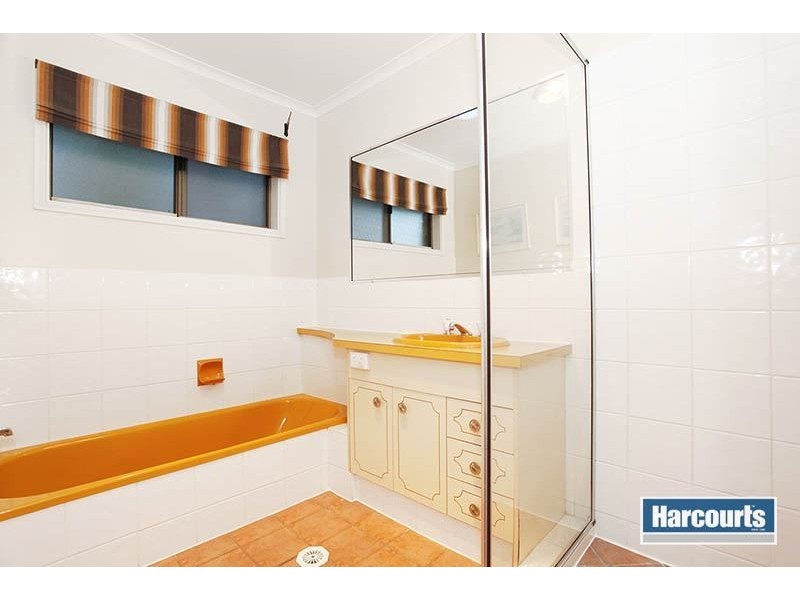 2 Atlas Place, Chapel Hill QLD 4069