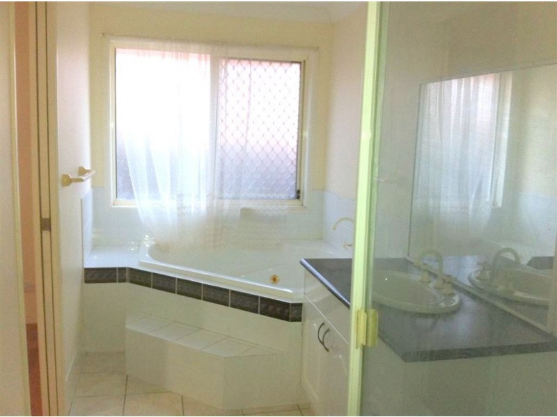 8 Girraween Close, Riverhills QLD 4074