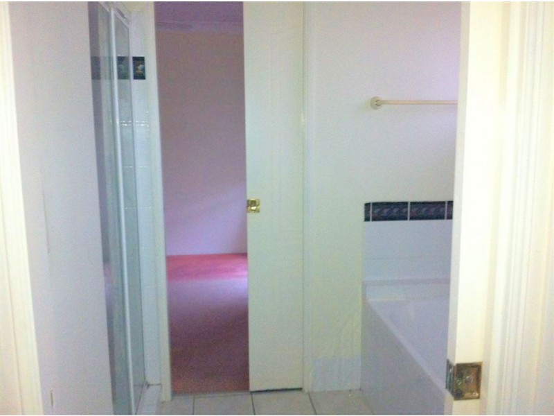 8 Girraween Close, Riverhills QLD 4074