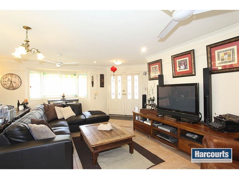 1 Deakin Place, Forest Lake QLD 4078