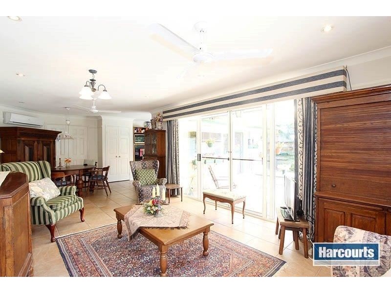 1 Deakin Place, Forest Lake QLD 4078