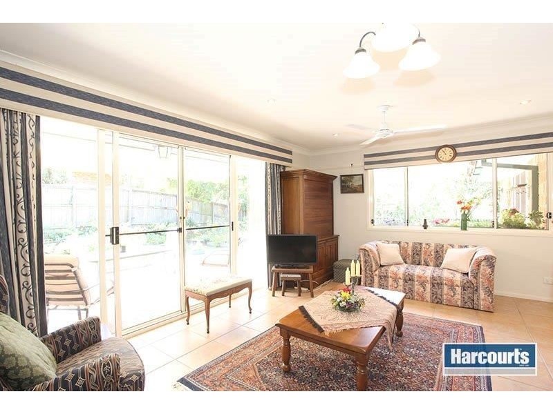 1 Deakin Place, Forest Lake QLD 4078