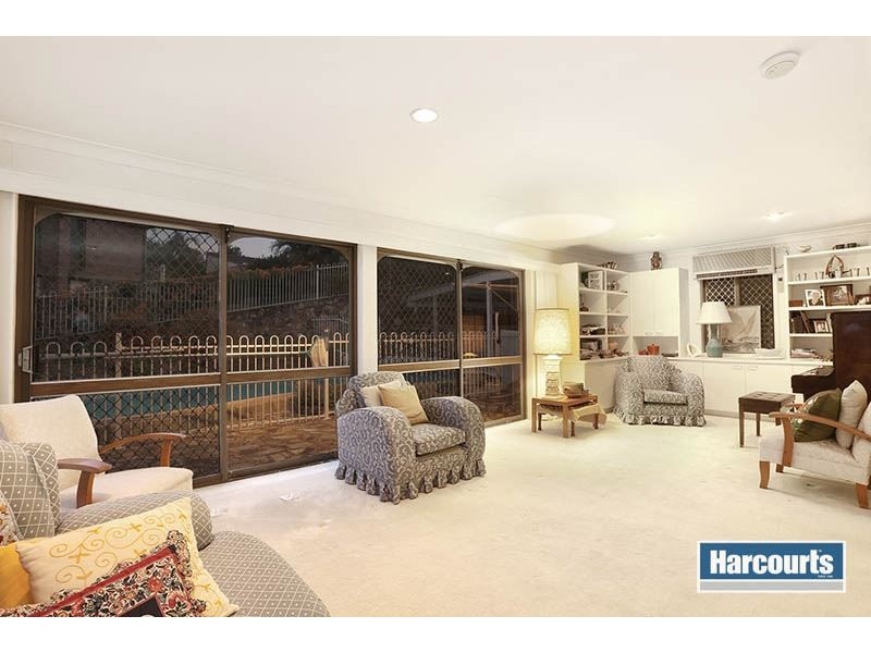 3 Cunningham Court, Mount Ommaney QLD 4074