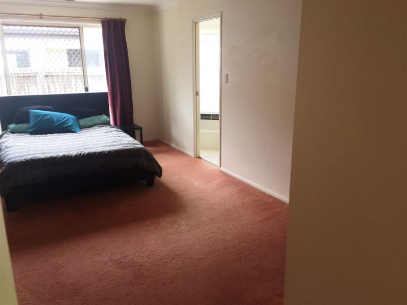 8 Girraween Close, Riverhills QLD 4074