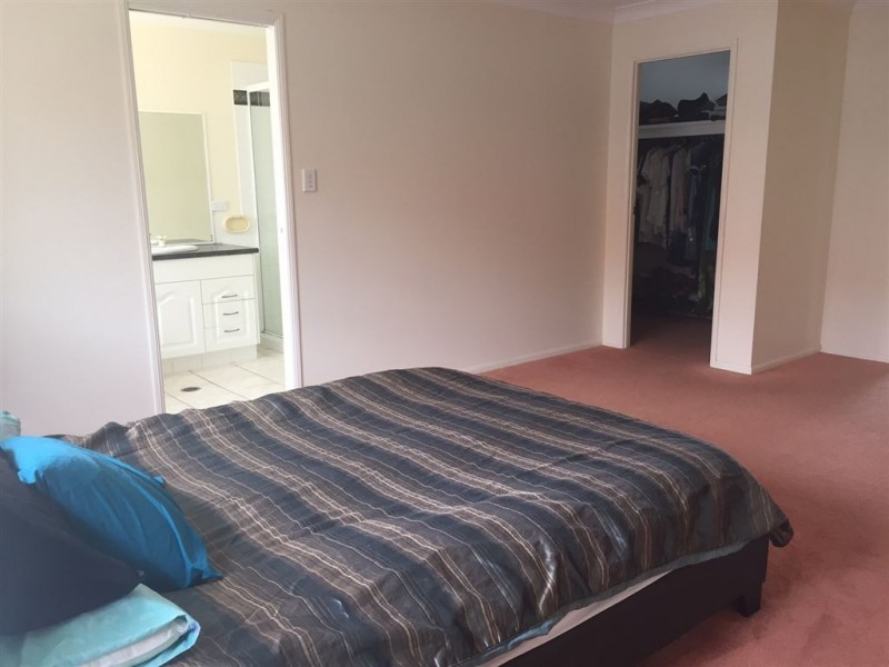 8 Girraween Close, Riverhills QLD 4074